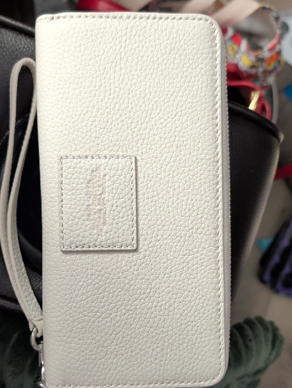 Marc Jacobs White Pebbled Zip Wristlet Wallet - Picture 2 of 5